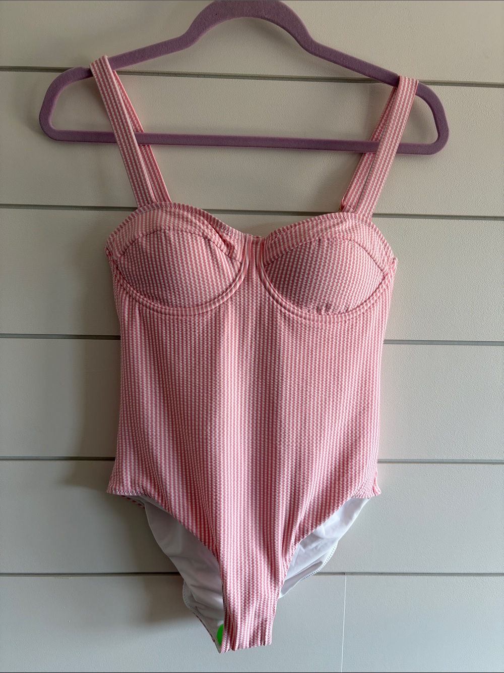 Vineyard Vines Pink and White Seersucker Swimsuit NWT Size Small